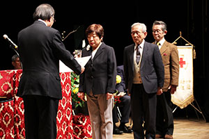 贈呈される大崎地区の皆さん