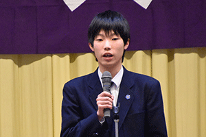 お礼の言葉を述べる大崎中学校の桜井さん