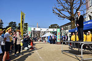 あいさつをする荏原地区第四連合町会 千葉会長