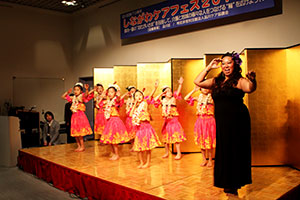 ボランティア発表会 ハワイアンダンス