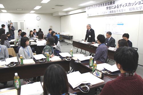 冒頭であいさつする品川区総務部長