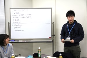 前で発表する学生代表