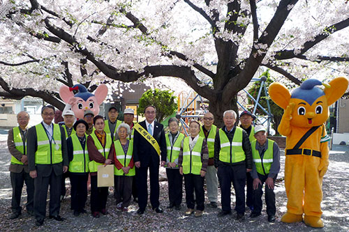 大井三丁目町会 区立やまなか公園にて記念撮影