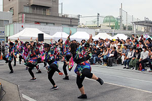 会場の様子　ダンスを披露