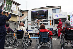 地震体験車