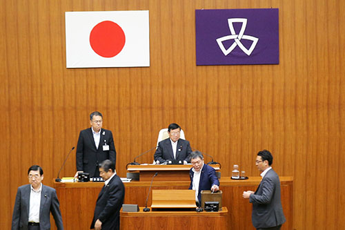 品川区議会臨時会の様子