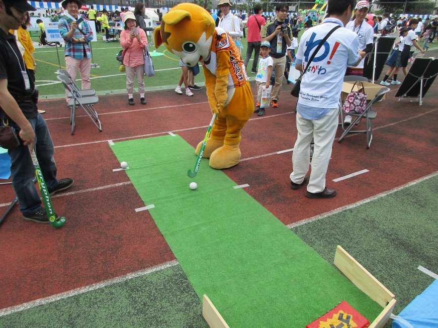 銀次郎もホッケー体験