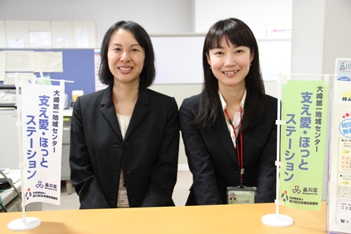 常駐する山崎さん(左)と堀さん(右)