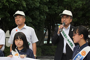 あいさつする濱野区長と木崎副会長