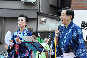 品川音頭を歌う大塚文雄さん