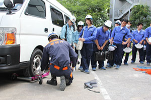 障害自動車レッカー移動訓練