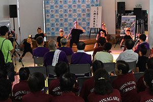 ダンスを披露するDANCE☆aのメンバー