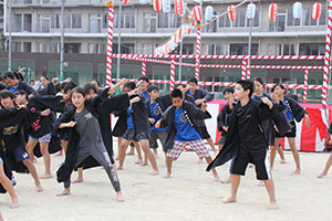 台場小学校の児童有志がソーラン節を披露