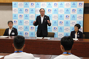 モンゴル高専生へ濱野区長からあいさつ