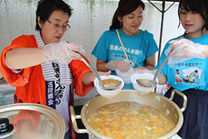 さんまのつみれ汁も大盛況