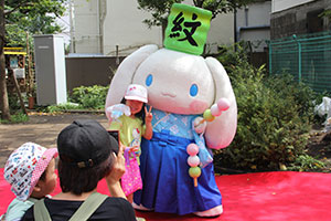 品川紋次郎の握手会も開催(北浜公園)