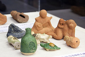 「寺社の石造文化財と発掘された近世遺跡」の展示史料