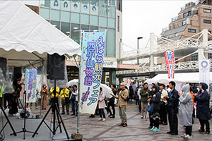 西小山駅前の会場