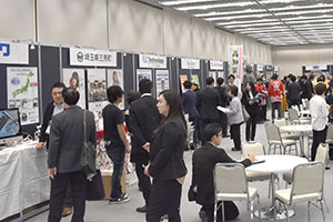 イベント会場 自治体・企業のブース