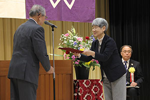 表彰を受ける松平史子さん