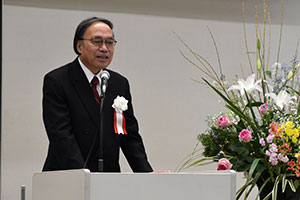 祝辞を述べる濱野区長