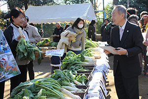 審査員の一人となった桑村副区長