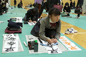 6年生の題は「早春の海」