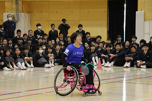 山崎選手のプレーを見学