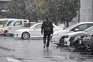 雪が降る様子