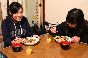 中学生もたくさん来店