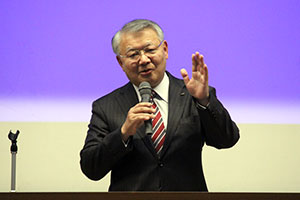 講演する島田講師