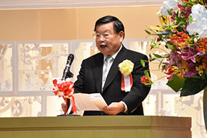 祝辞を述べる松沢区議会議長
