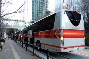 バス4台で富士見パノラマリゾートを目指します