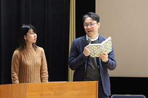 発表者に講評を行う筑波大の川島教授