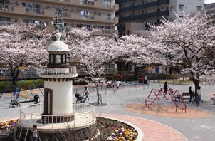 灯台と桜