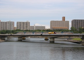 東京モノレールと八潮団地