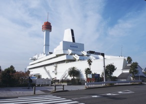 船の科学館がある風景